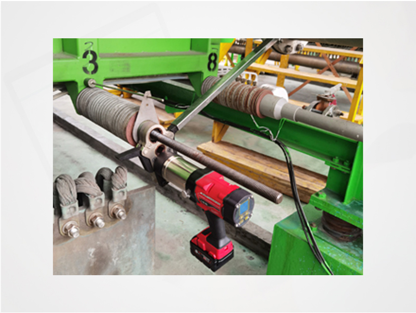 Precautions for synchronous pre tightening bolts with lithium battery torque wrench