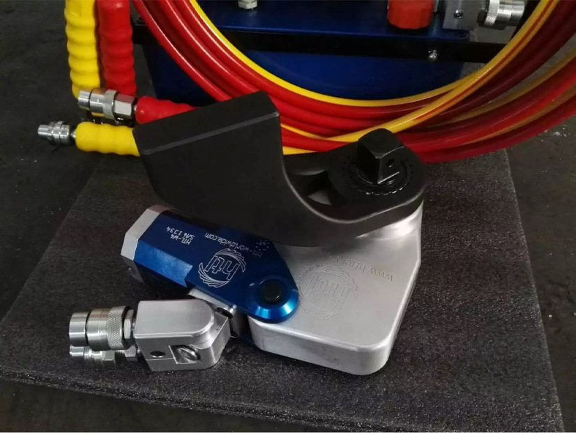 Hydraulic torque stretching machine, front reaction arm hydraulic wrench delivered smoothly