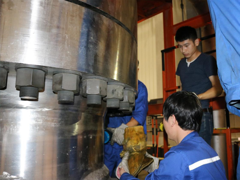 Repair and installation of a nuclear equipment late at night