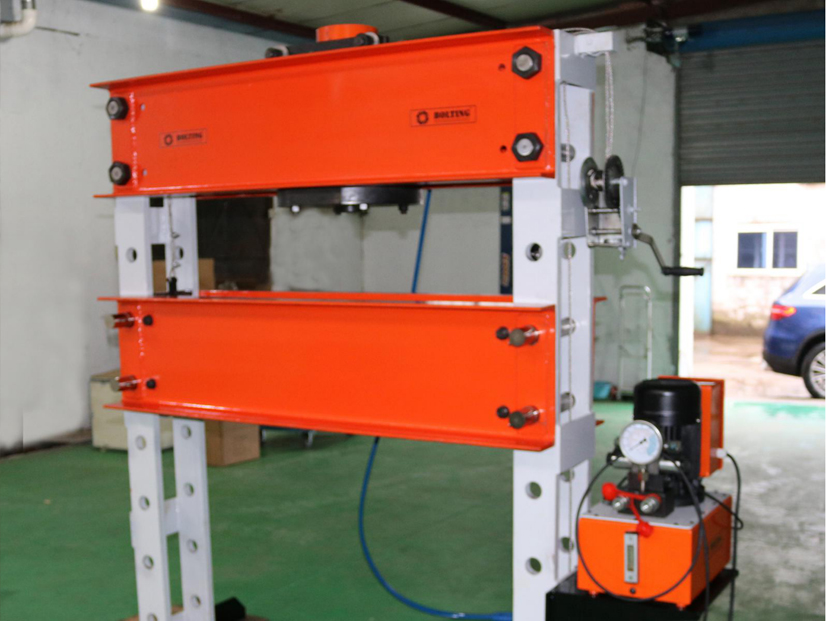 BoTing Machinery’s 100-ton hydraulic press bed, which helps the Belt and Road Initiative, has passed the inspection smoothly and is to Brunei.